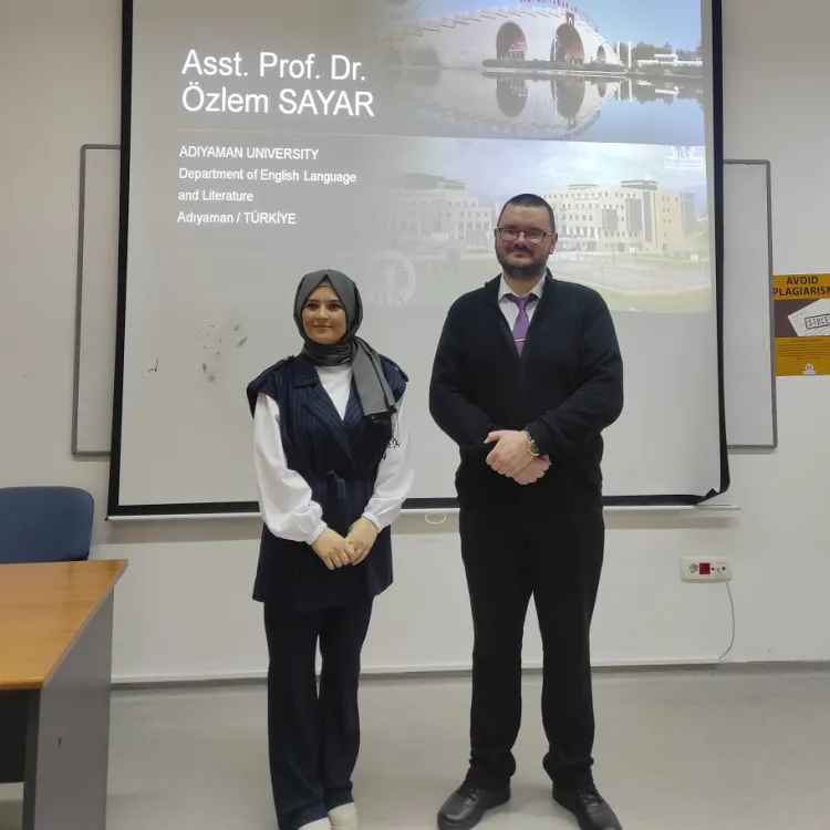 Dr. Özlem Sayar, IUS’ta Modernist Şiir Üzerine Konuk Ders Verdi